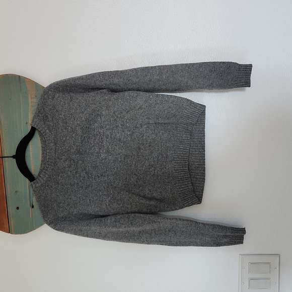 Brandy Melville Sweaters - Brandy Melville cropped crown neck sweater